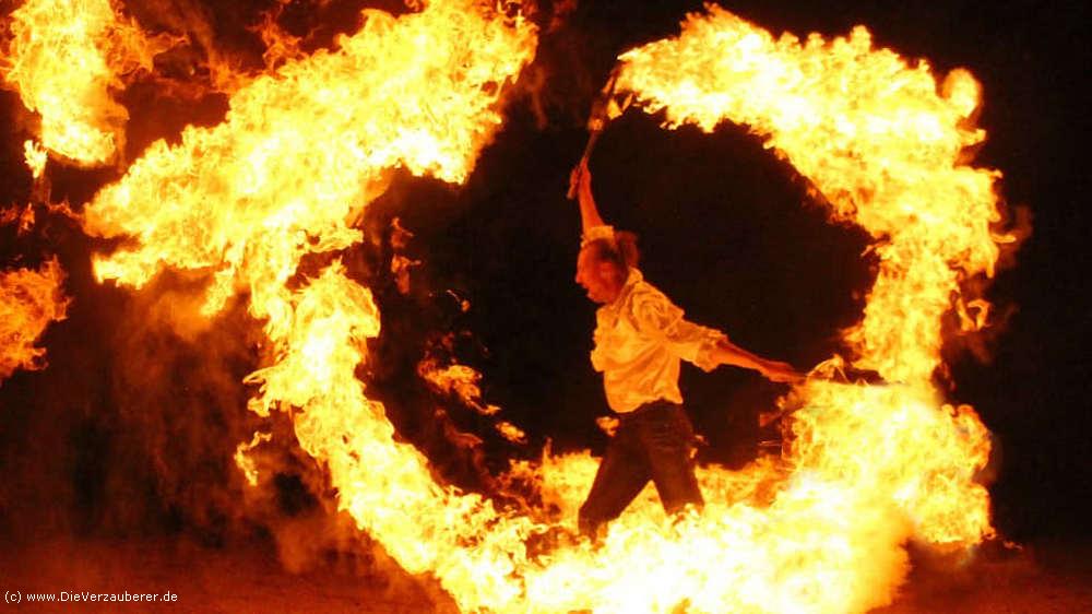 Feuerjongleur Lichtshow als Showact Ihrer Veranstaltung